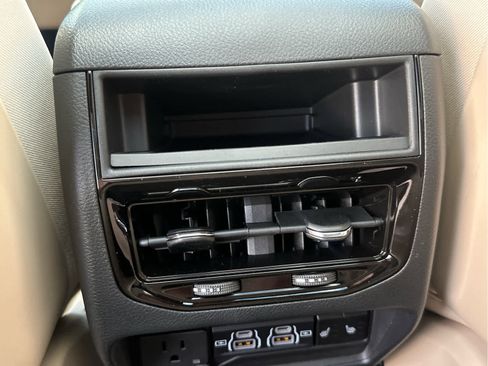 New 2025 Jeep Grand Cherokee Limited w/ Luxury Tech Group II image 51