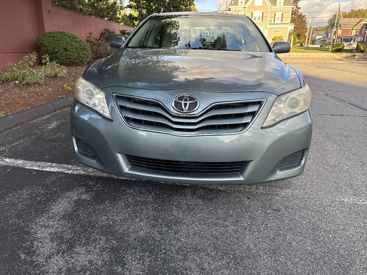 Used 2010 Toyota Camry LE FWD image 3