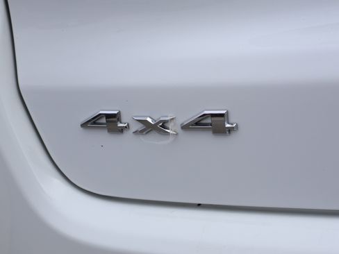 Used 2025 Jeep Compass Limited image 19