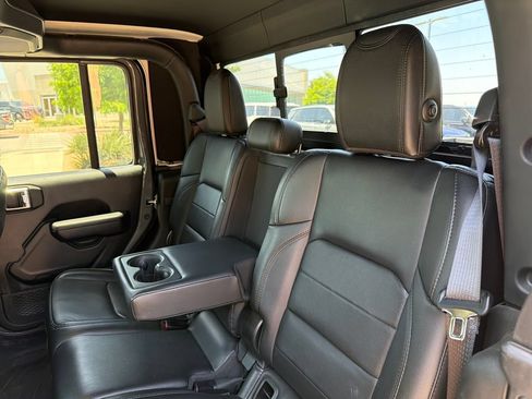 Used 2023 Jeep Gladiator Mojave AWD/4WD image 34