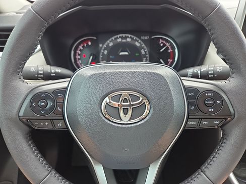 Used 2025 Toyota RAV4 XLE Premium FWD image 24