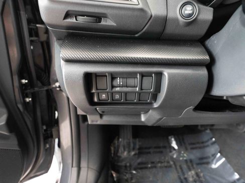 Used 2020 Subaru Crosstrek 2.0i AWD/4WD image 11