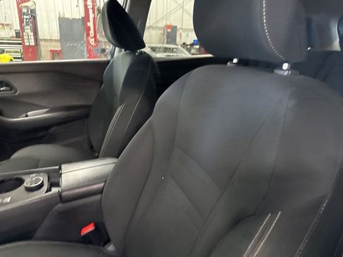 Used 2023 Nissan Rogue S AWD/4WD image 22
