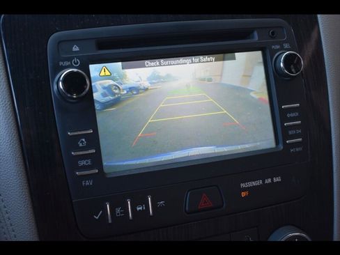 Used 2017 Chevrolet Traverse LT w/ Style and Technology Package image 11