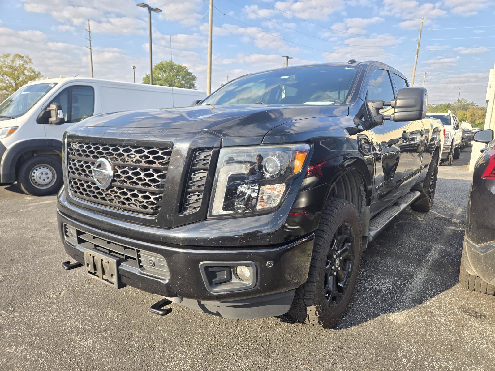 Used 2018 Nissan Titan SV w/ SV Convenience Package AWD/4WD image 1