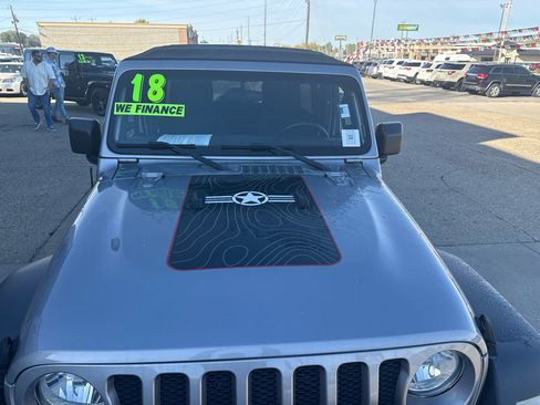Used 2018 Jeep Wrangler Unlimited Sport S image 8