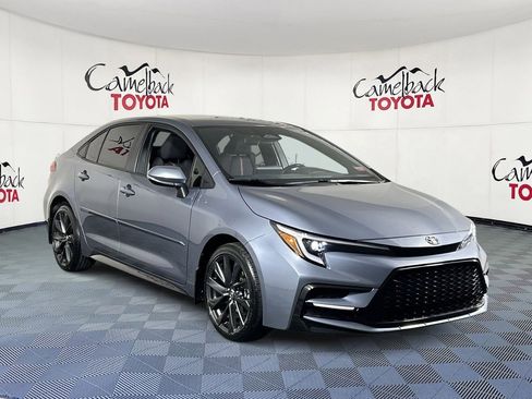 Used 2025 Toyota Corolla SE image 3