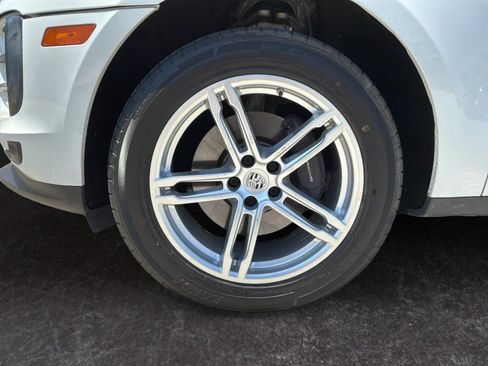 Used 2019 Porsche Macan AWD/4WD image 9