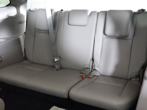 Used 2017 Toyota Highlander XLE image 39