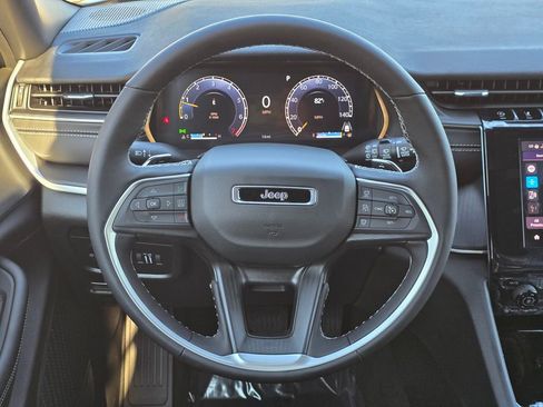 New 2025 Jeep Grand Cherokee Laredo X w/ Luxury Tech Group I image 6