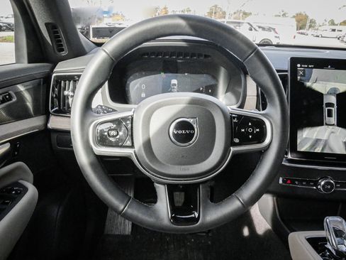 Used 2025 Volvo XC90 B6 Ultra image 6