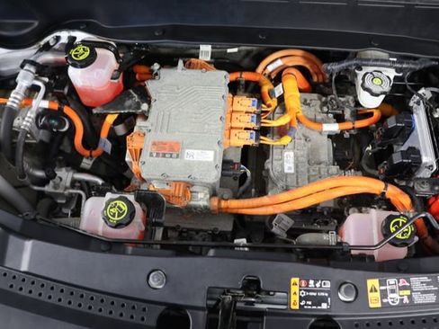 Used 2023 Chevrolet Bolt EUV LT w/ Convenience Package image 22