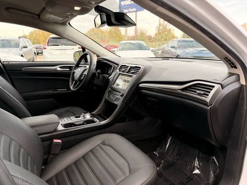 Used 2017 Ford Fusion SE w/ Equipment Group 602A FWD image 20