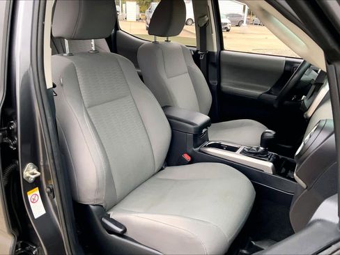 Used 2019 Toyota Tacoma SR5 image 8