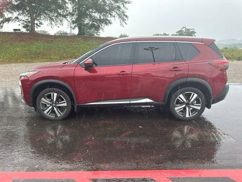 Used 2023 Nissan Rogue Platinum FWD image 2