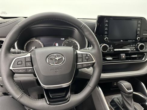 Used 2022 Toyota Highlander Limited AWD/4WD image 22
