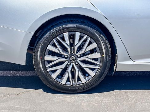 Used 2023 Nissan Altima 2.5 SV FWD image 10