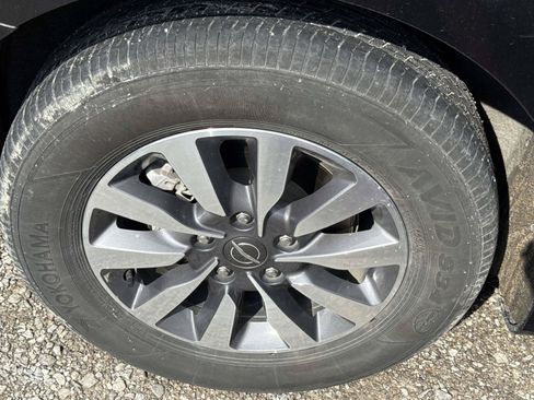 Used 2023 Chrysler Pacifica Limited FWD image 6