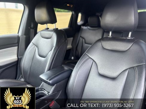 Used 2025 Jeep Compass Limited AWD/4WD image 18