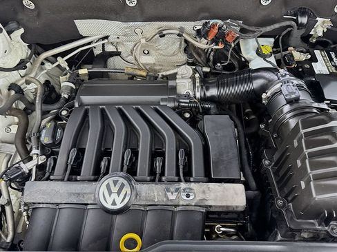Used 2018 Volkswagen Atlas SEL w/ R-Line Package AWD/4WD image 42