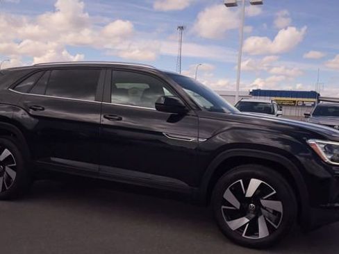 Used 2025 Volkswagen Atlas Cross Sport SE AWD/4WD image 3