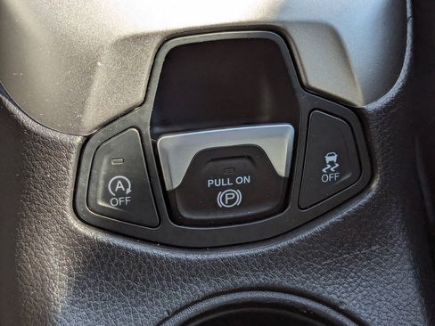 Used 2020 Jeep Compass Latitude w/ Cold Weather Group AWD/4WD image 24