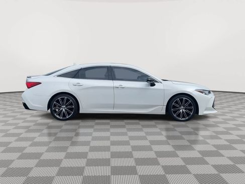 Used 2019 Toyota Avalon Touring FWD image 9
