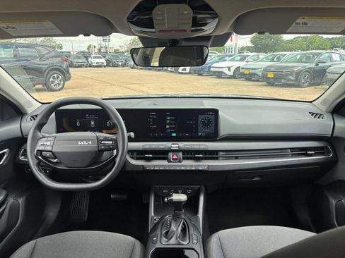 Used 2025 Kia K4 FWD image 32