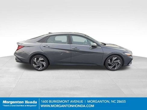 Used 2025 Hyundai Elantra SEL FWD image 10