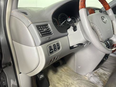 Used 2005 Toyota Sienna XLE Limited w/ XLE Limited Pkg 2 AWD/4WD image 29