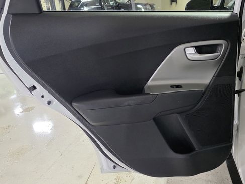 Used 2018 Kia Niro LX image 13