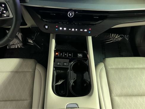 Used 2025 Nissan Murano Platinum w/ Cargo Package image 12