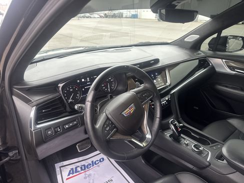 Used 2024 Cadillac XT6 Sport w/ LPO, ONYX Package image 9