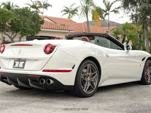 Used 2016 Ferrari California T image 8