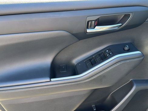 Used 2022 Toyota Highlander XLE image 8