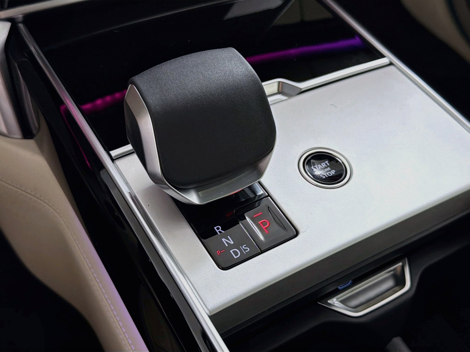 New 2026 Land Rover Range Rover Autobiography AWD/4WD image 16