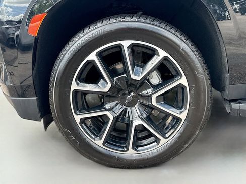 Used 2022 Chevrolet Suburban RST w/ Sport Performance Package image 34