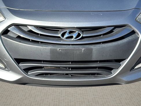 Used 2014 Hyundai Elantra GT w/ Option Group 03 image 9