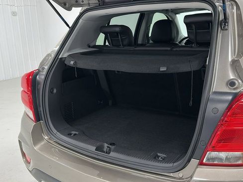 Used 2022 Chevrolet Trax LT w/ Premium Seat Package image 16