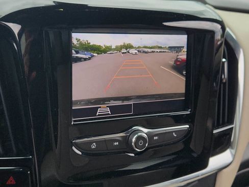 Used 2023 Chevrolet Traverse LS FWD image 17