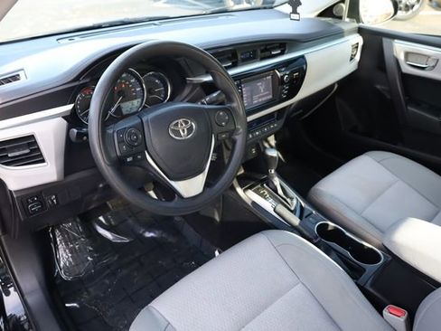 Used 2015 Toyota Corolla LE image 9