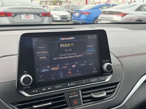 Used 2022 Nissan Altima 2.5 SR AWD/4WD image 16