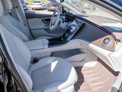 Used 2023 Mercedes-Benz EQE 500 4MATIC Sedan image 18