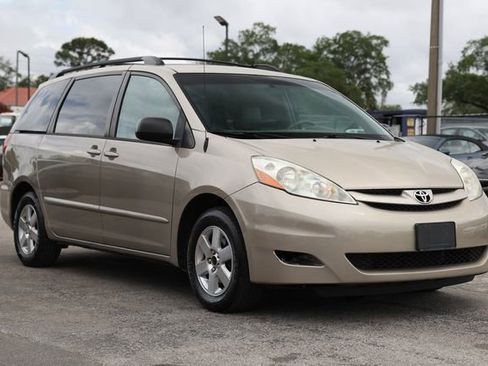 Used 2009 Toyota Sienna LE image 18