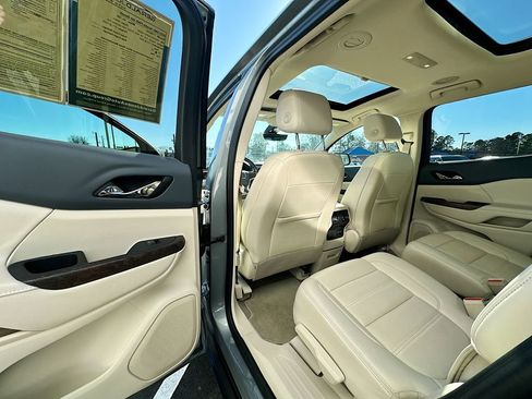 Used 2023 GMC Acadia Denali w/ Denali Ultimate Package image 17