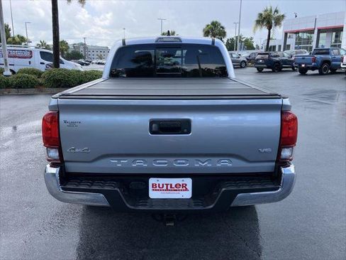 Certified 2022 Toyota Tacoma SR5 AWD/4WD image 4