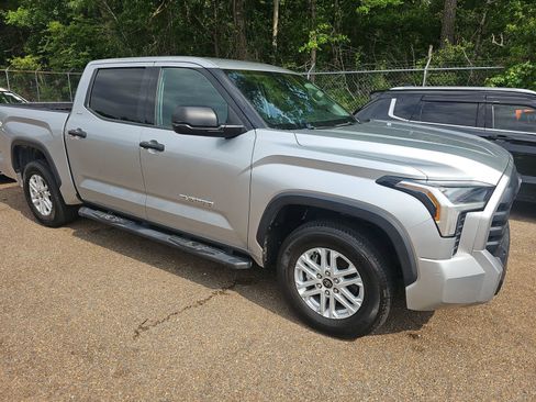 Used 2022 Toyota Tundra SR5 RWD image 4
