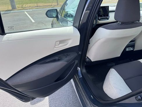 Used 2025 Toyota Corolla LE image 28