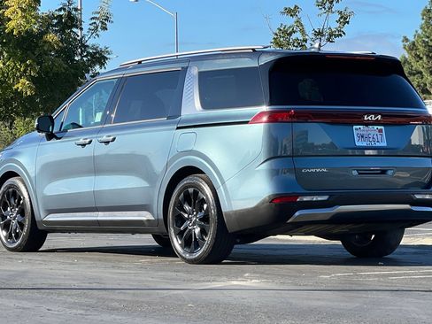 Used 2024 Kia Carnival SX Prestige image 6