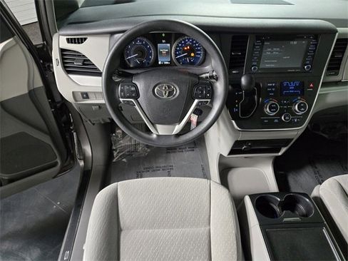 Used 2019 Toyota Sienna LE image 16